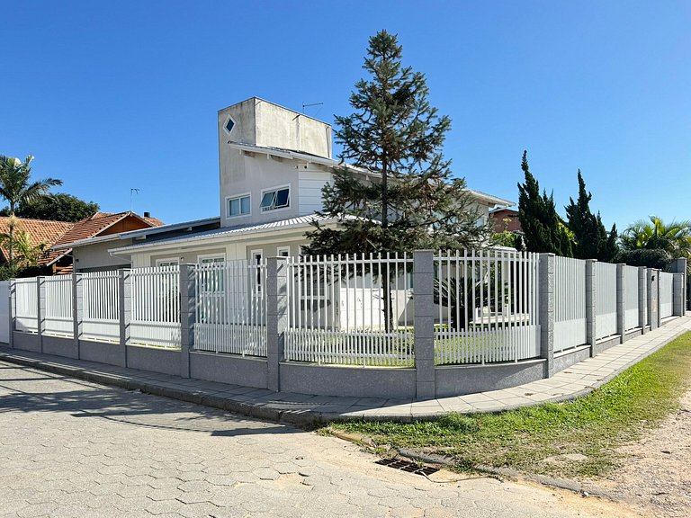 Casa Moderna e Aconchegante a 300m do mar - SDI005