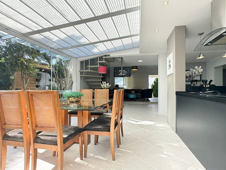 Casa Moderna e Aconchegante a 300m do mar - SDI005