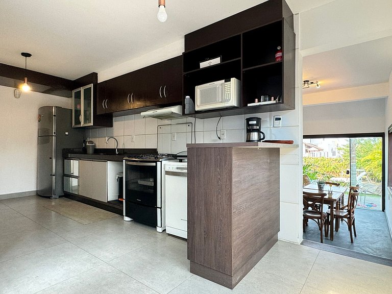 Ampla Casa com piscina a 100m da Praia da Vila Nova - IMB001