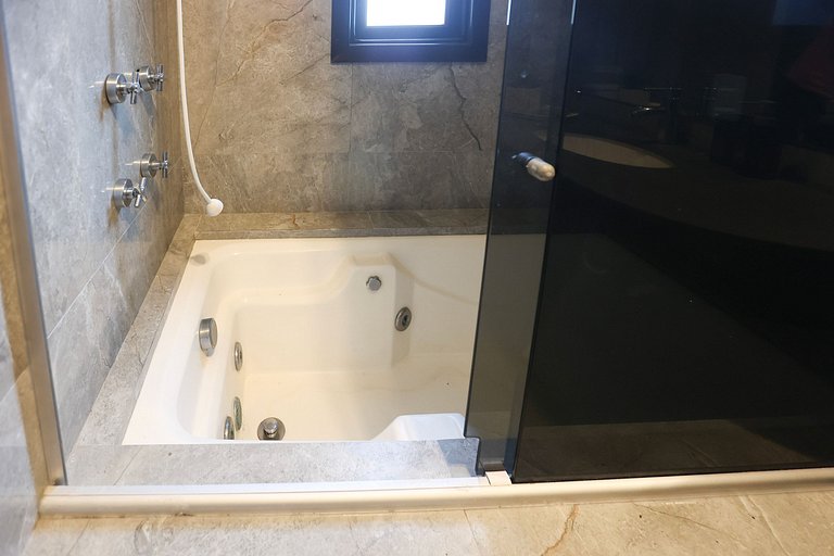 Ampla Casa com piscina a 100m da Praia da Vila Nova - IMB001