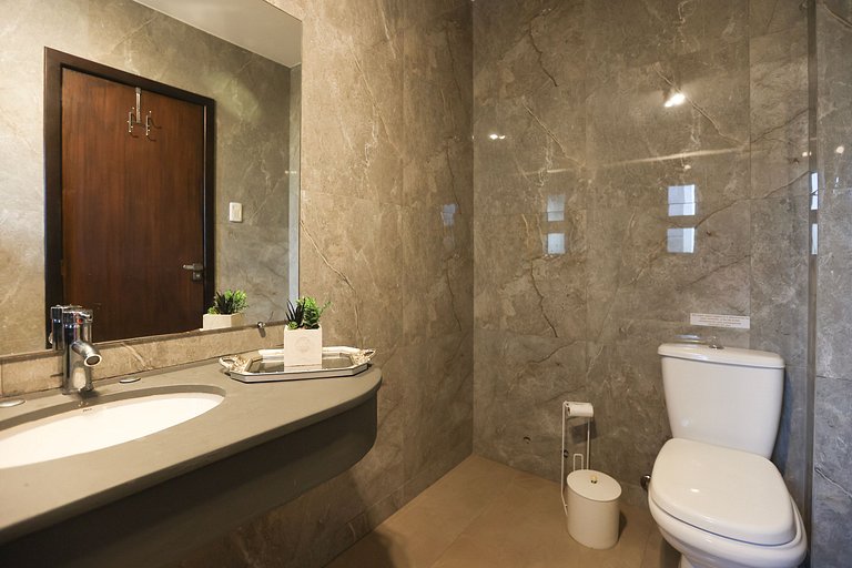 Ampla Casa com piscina a 100m da Praia da Vila Nova - IMB001