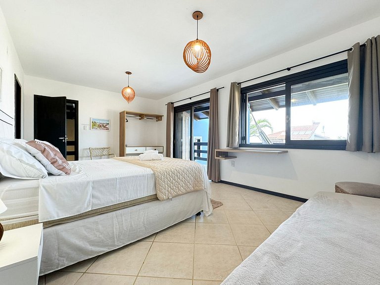 Ampla Casa com piscina a 100m da Praia da Vila Nova - IMB001
