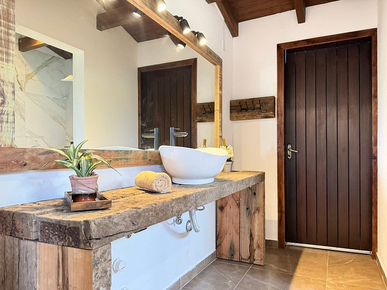 Ampla Casa com piscina a 100m da Praia da Vila Nova - IMB001