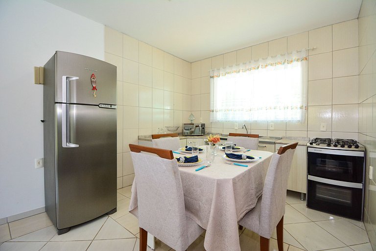 Casa c/ Piscina a 250m da Praia da Pinheira PLH006