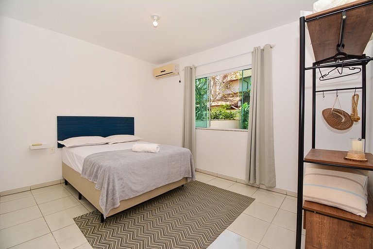 Casa c/ Piscina a 250m da Praia da Pinheira PLH006