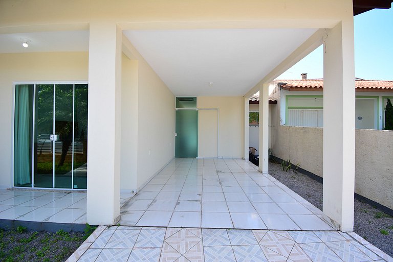 Casa c/ Piscina a 250m da Praia da Pinheira PLH006