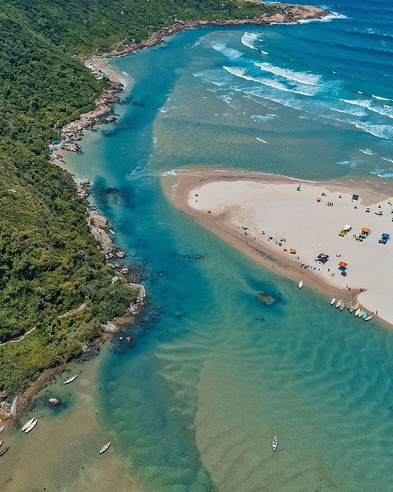 Casa c/ Piscina a 250m da Praia da Pinheira PLH006