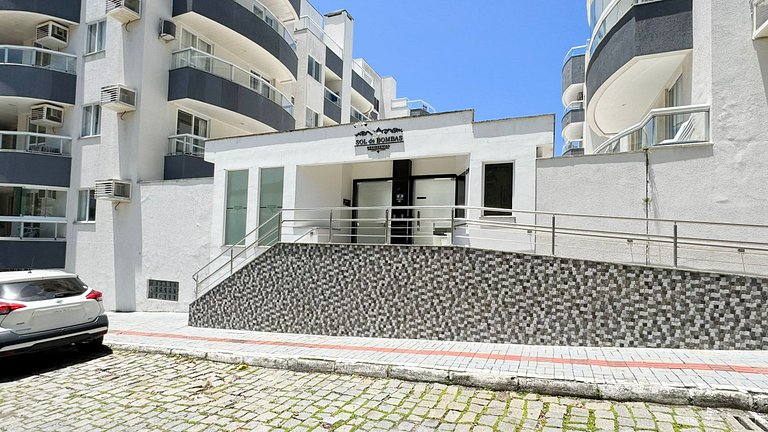Cobertura com Piscina na praia de Bombas - BOM003