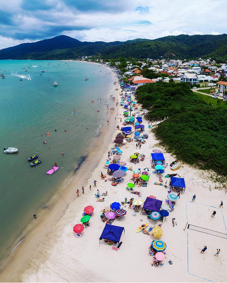 Cobertura com Piscina na praia de Bombas - BOM003