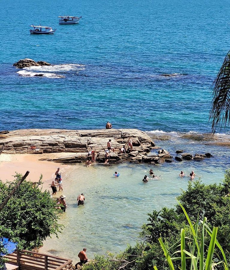 Cobertura com Piscina na praia de Bombas - BOM003