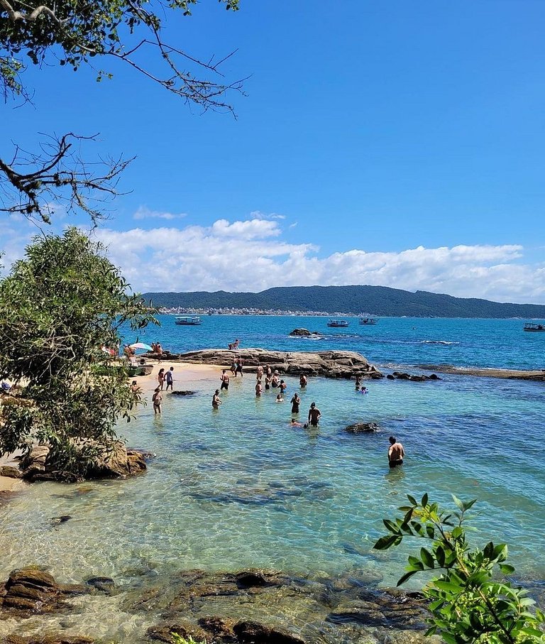 Cobertura com Piscina na praia de Bombas - BOM003
