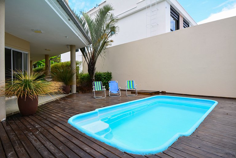Casa na Barra da Lagoa a 500 metros do Mar - LDI003