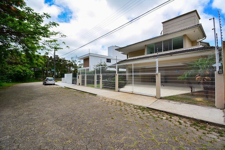 Casa na Barra da Lagoa a 500 metros do Mar - LDI003