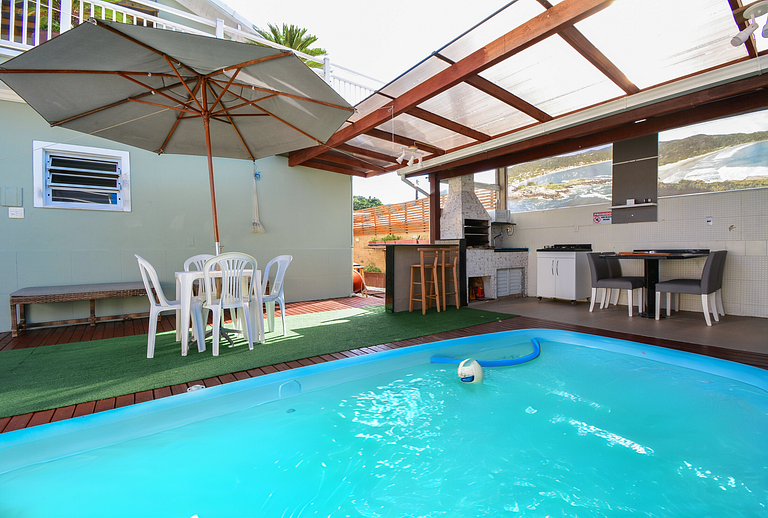 Casa com Piscina no Ribeirão da Ilha - SDI013