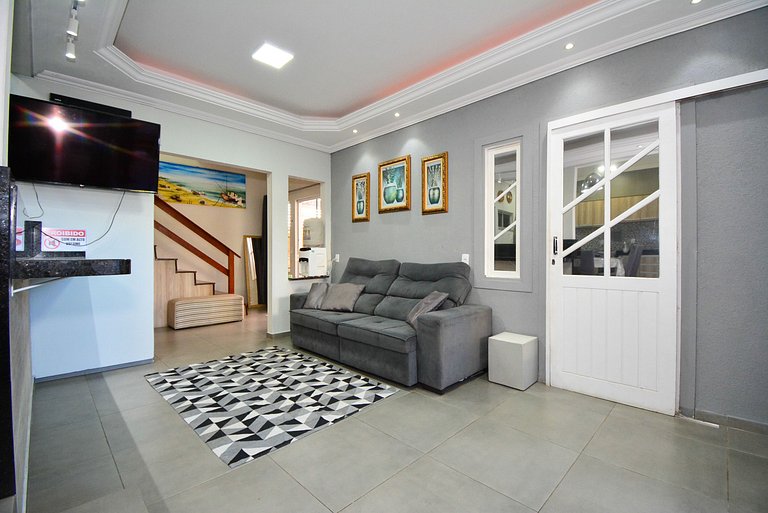 Casa com Piscina no Ribeirão da Ilha - SDI013