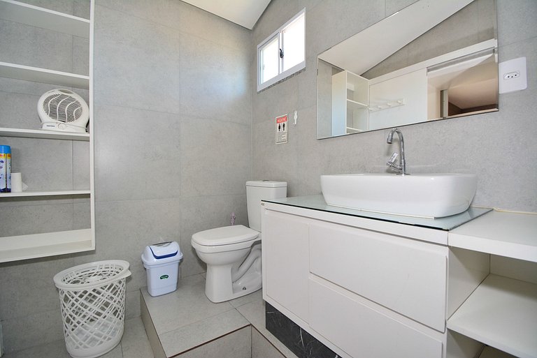 Casa com Piscina no Ribeirão da Ilha - SDI013