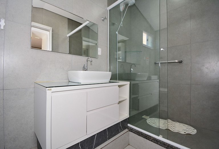 Casa com Piscina no Ribeirão da Ilha - SDI013