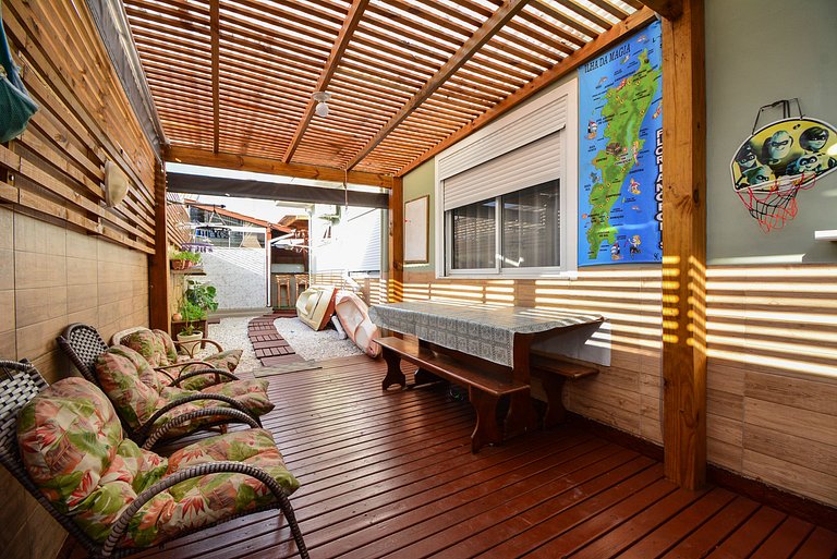 Casa com Piscina no Ribeirão da Ilha - SDI013