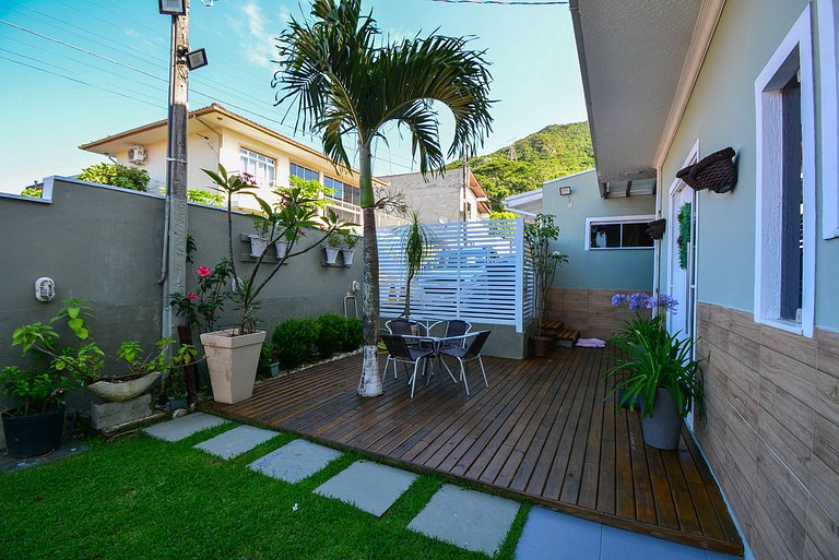 Casa com Piscina no Ribeirão da Ilha - SDI013