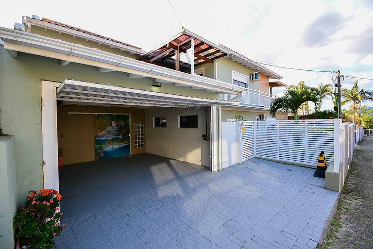Casa com Piscina no Ribeirão da Ilha - SDI013