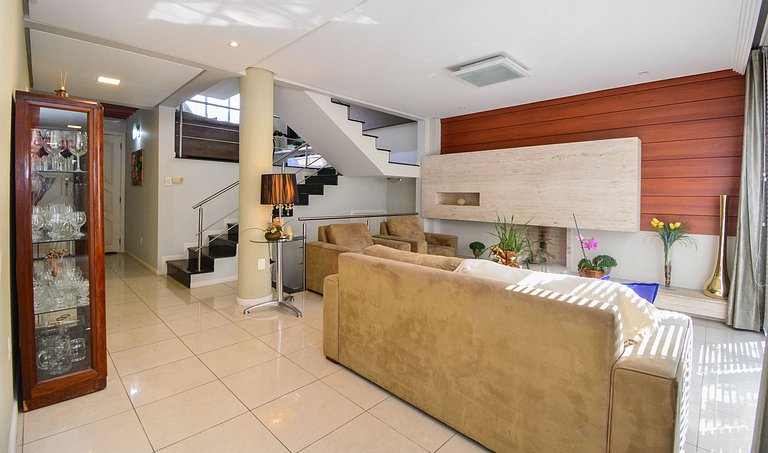 Elegante Casa com Piscina - João Paulo - CEN006