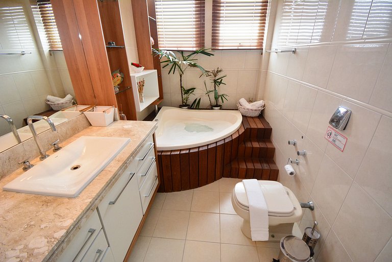 Elegante Casa com Piscina - João Paulo - CEN005