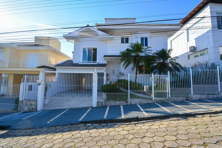 Elegante Casa com Piscina - João Paulo - CEN006