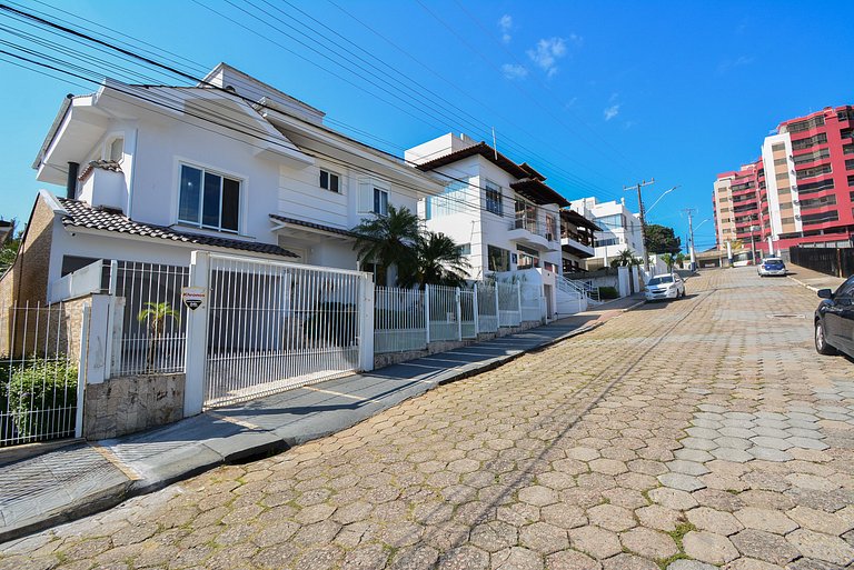 Elegante Casa com Piscina - João Paulo - CEN006