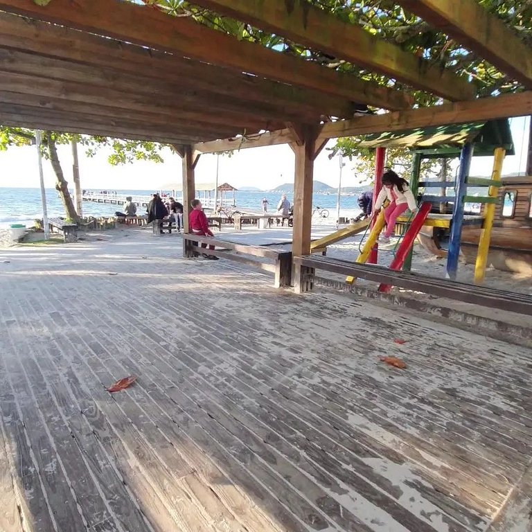 Cobertura a 150 metros da praia de Canasvieiras - NDI012