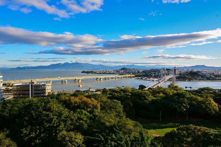 Flat com Vista para a Ponte Hercílio Luz - CEN007