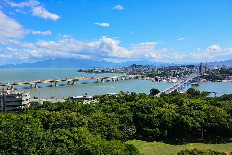 Flat com Vista para a Ponte Hercílio Luz - CEN007