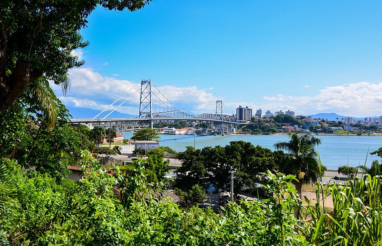 Flat com Vista para a Ponte Hercílio Luz - CEN007