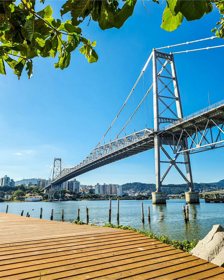 Flat com Vista para a Ponte Hercílio Luz - CEN007