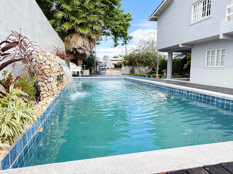 Ampla Casa com Piscina Ponta do Papagaio - PLH005