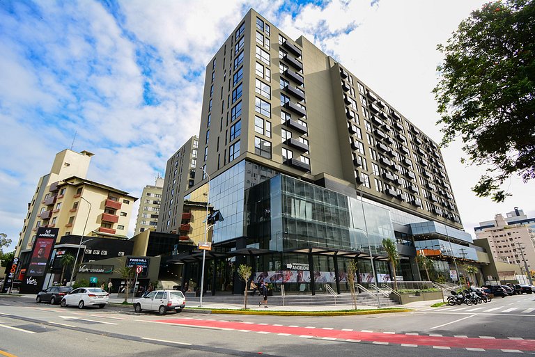 Luxuoso Studio em frente a UFSC e HU - CEN011