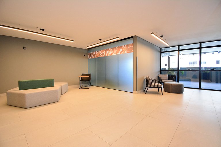 Luxuoso Studio em frente a UFSC e HU - CEN011