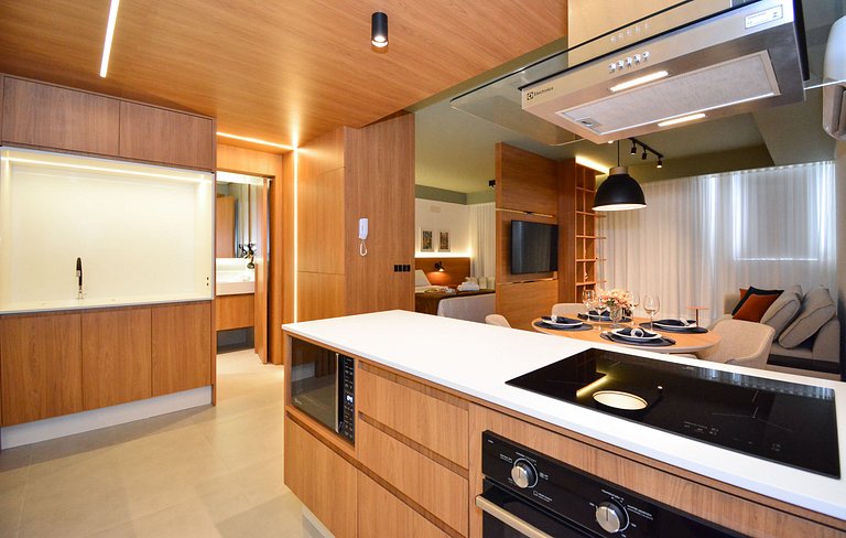 Luxuoso Studio em frente a UFSC e HU - CEN011