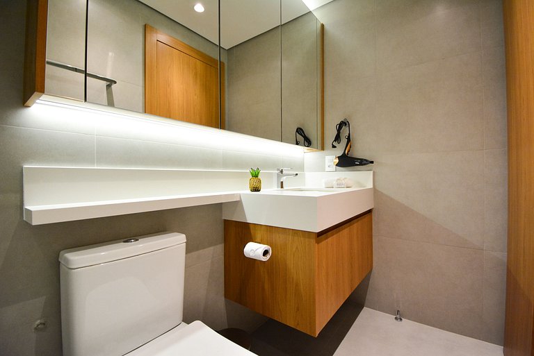 Luxuoso Studio em frente a UFSC e HU - CEN011