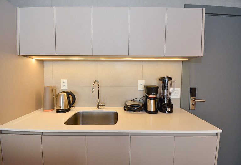 Luxuoso Studio em frente a UFSC e HU - VIVA 613R