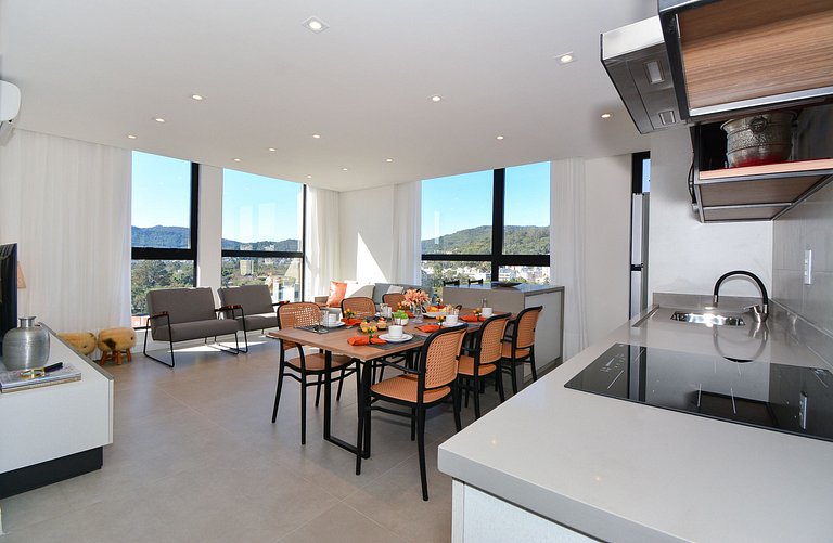 Amplo Apartamento em frente a UFSC e HU - 816R