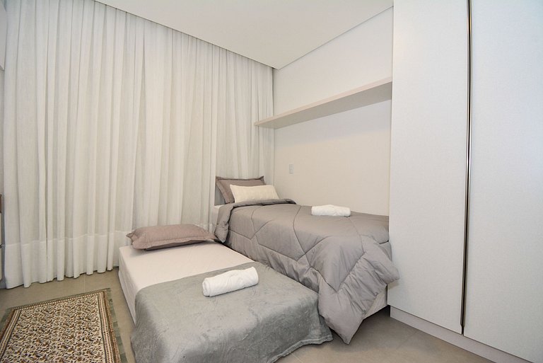 Amplo Apartamento em frente a UFSC e HU - VIVA 816R