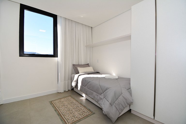 Amplo Apartamento em frente a UFSC e HU - 816R