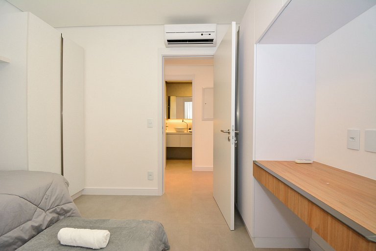 Amplo Apartamento em frente a UFSC e HU - VIVA 816R