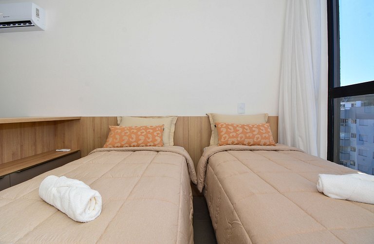 Amplo Apartamento em frente a UFSC e HU - CEN012