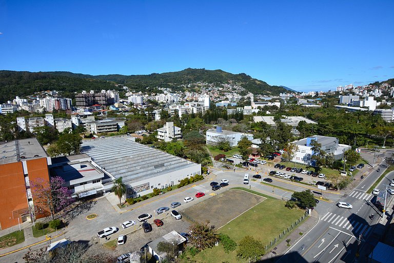 Amplo Apartamento em frente a UFSC e HU - CEN012