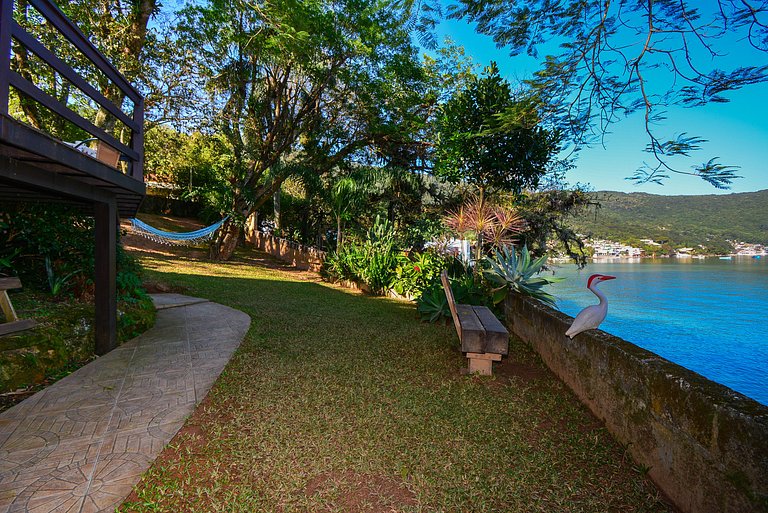 Casa à Beira Mar no Ribeirão da Ilha - SDI012