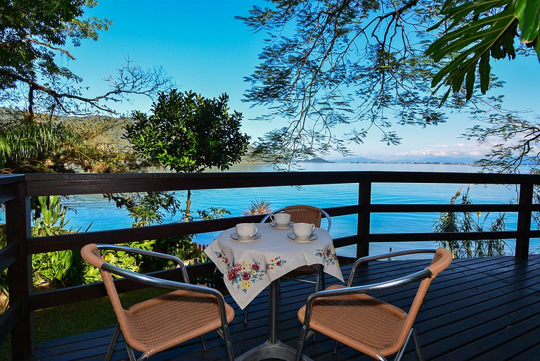 Casa à Beira Mar no Ribeirão da Ilha - SDI012