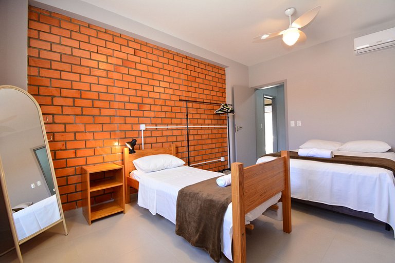 Casa na Praia do Campeche a 300 metros do Mar - SDI019