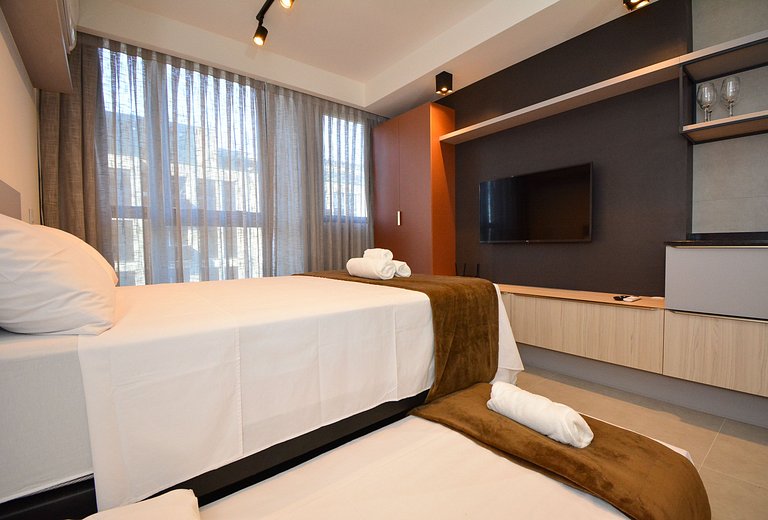 Studio com Garagem em frente a UFSC e HU - CEN009