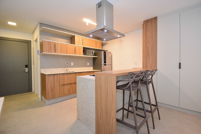 Studio com Garagem em frente a UFSC e HU - CEN009